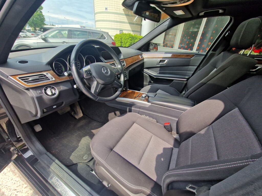 Mercedes-Benz E 2014 300 BlueTec Hybrid T A Premium Business / Webasto / Panoraama / Led-ajovalot / Sähköinen takaluukku