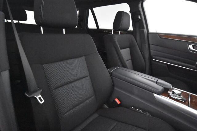Mercedes-Benz E 2014 300 BlueTec Hybrid T A Premium Business / Webasto / Panoraama / Led-ajovalot / Sähköinen takaluukku
