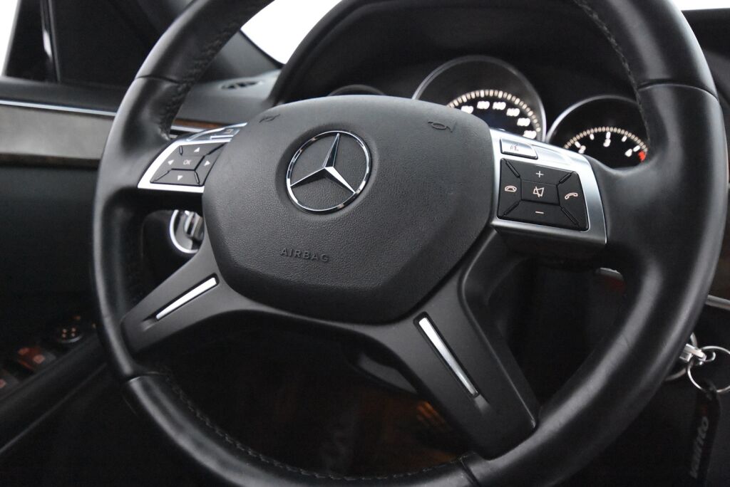 Mercedes-Benz E 2014 300 BlueTec Hybrid T A Premium Business / Webasto / Panoraama / Led-ajovalot / Sähköinen takaluukku