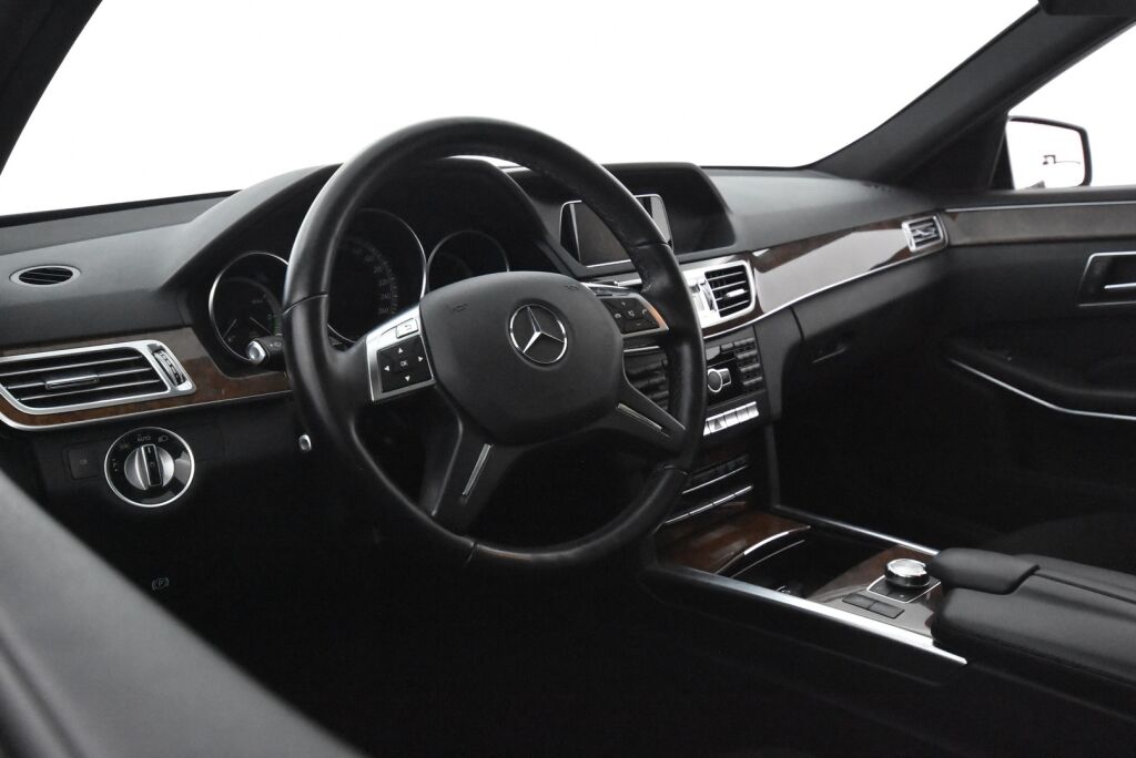 Mercedes-Benz E 2014 300 BlueTec Hybrid T A Premium Business / Webasto / Panoraama / Led-ajovalot / Sähköinen takaluukku
