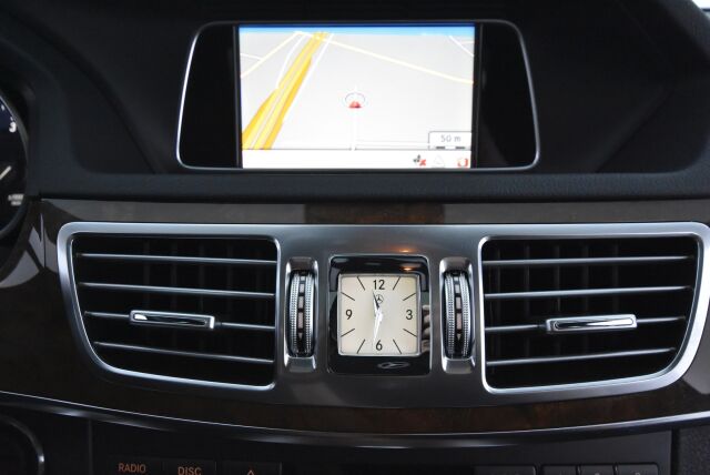 Mercedes-Benz E 2014 300 BlueTec Hybrid T A Premium Business / Webasto / Panoraama / Led-ajovalot / Sähköinen takaluukku