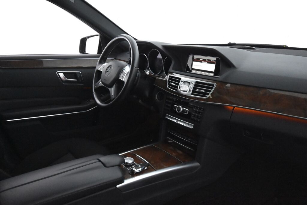 Mercedes-Benz E 2014 300 BlueTec Hybrid T A Premium Business / Webasto / Panoraama / Led-ajovalot / Sähköinen takaluukku