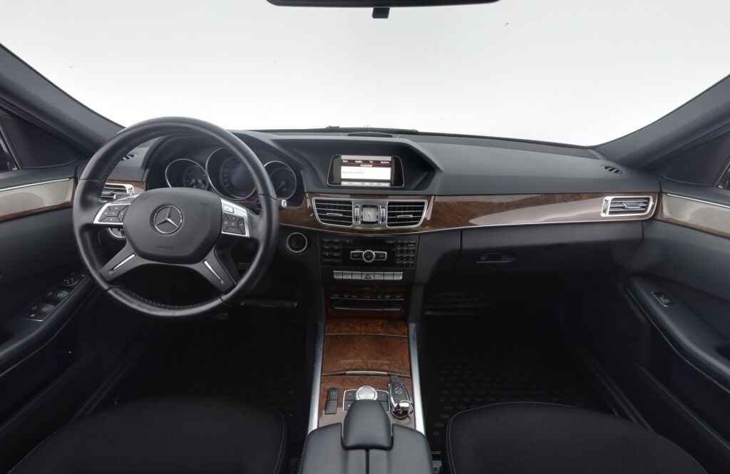 Mercedes-Benz E 2014 300 BlueTec Hybrid T A Premium Business / Webasto / Panoraama / Led-ajovalot / Sähköinen takaluukku