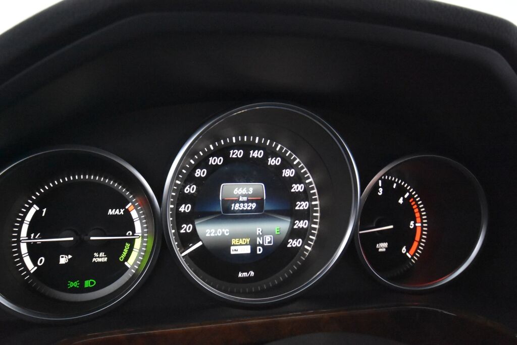 Mercedes-Benz E 2014 300 BlueTec Hybrid T A Premium Business / Webasto / Panoraama / Led-ajovalot / Sähköinen takaluukku
