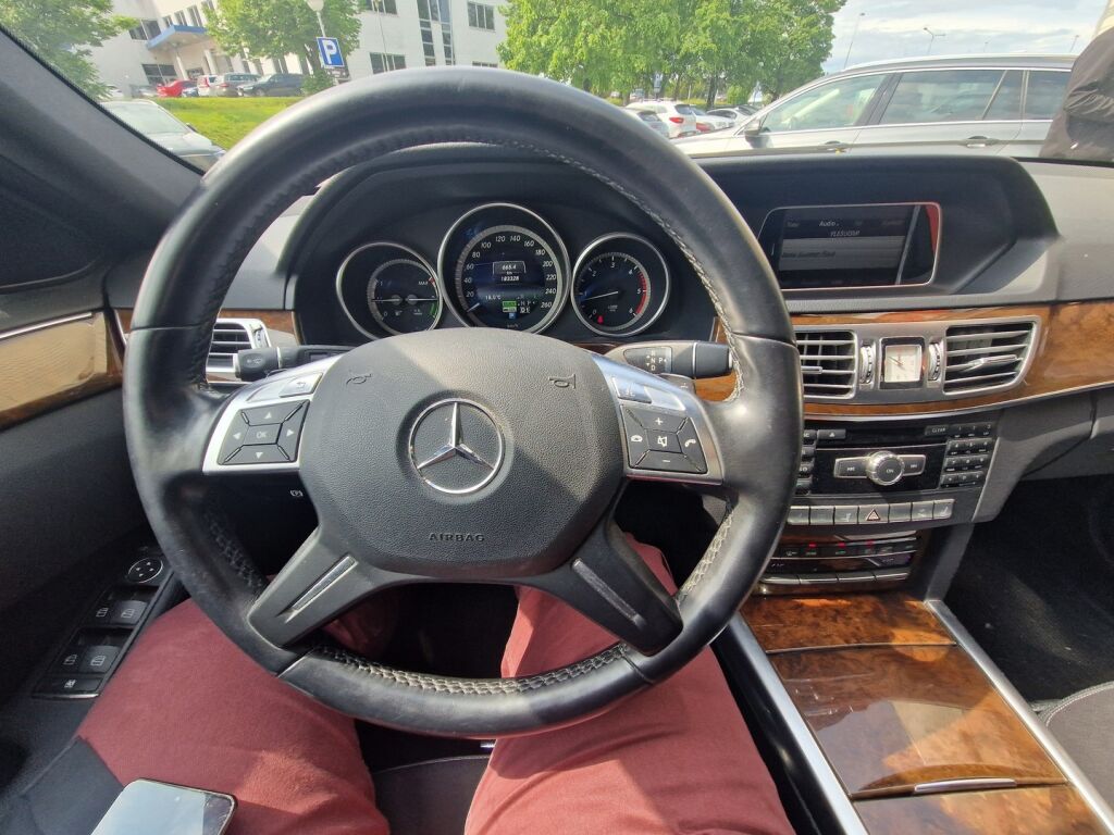 Mercedes-Benz E 2014 300 BlueTec Hybrid T A Premium Business / Webasto / Panoraama / Led-ajovalot / Sähköinen takaluukku