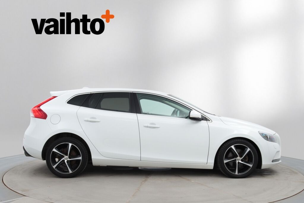 Volvo V40 2016 T3 Momentum / Webasto / 2.omistajaa / Digimittaristo / Xenonit / Navi / VOC / Vakionopeudensäädin /