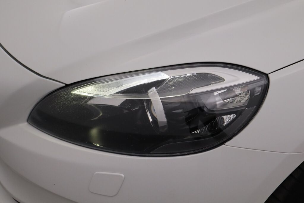 Volvo V40 2016 T3 Momentum / Webasto / 2.omistajaa / Digimittaristo / Xenonit / Navi / VOC / Vakionopeudensäädin /