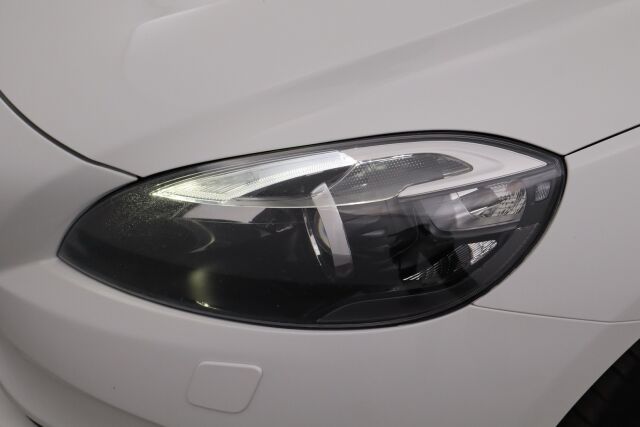 Volvo V40 2016 T3 Momentum / Webasto / 2.omistajaa / Digimittaristo / Xenonit / Navi / VOC / Vakionopeudensäädin /