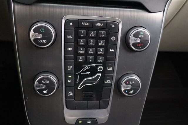 Volvo V40 2016 T3 Momentum / Webasto / 2.omistajaa / Digimittaristo / Xenonit / Navi / VOC / Vakionopeudensäädin /
