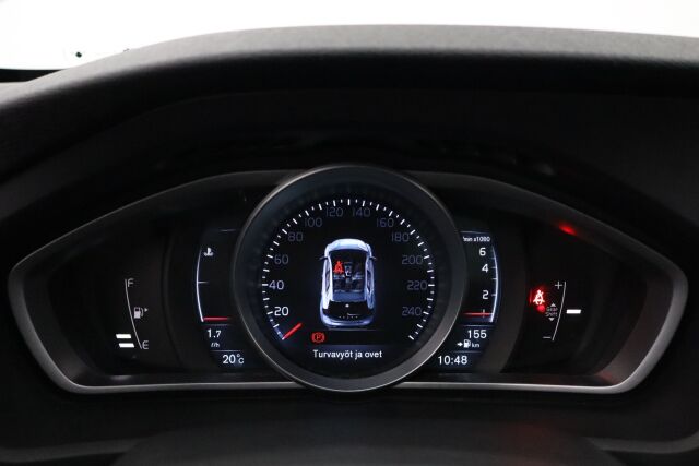 Volvo V40 2016 T3 Momentum / Webasto / 2.omistajaa / Digimittaristo / Xenonit / Navi / VOC / Vakionopeudensäädin /