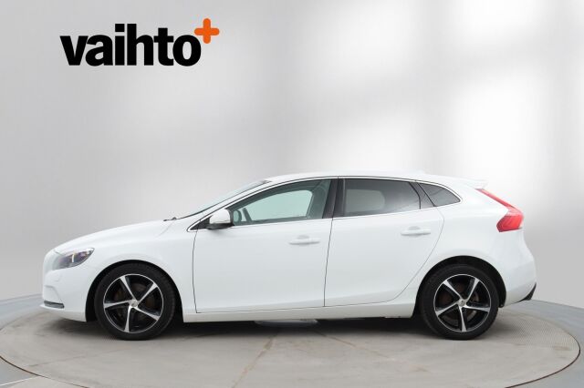Volvo V40 2016 T3 Momentum / Webasto / 2.omistajaa / Digimittaristo / Xenonit / Navi / VOC / Vakionopeudensäädin /