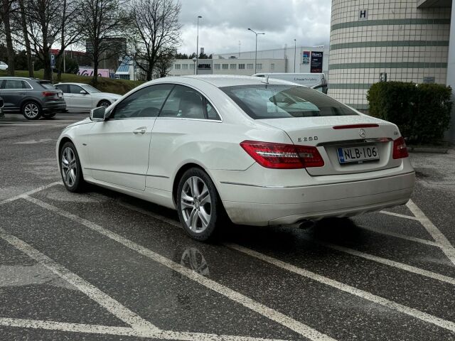 Mercedes-Benz E 2010 250 CGI BE Coupé A / Lohkolämmitin / Vakionopeudensäädin