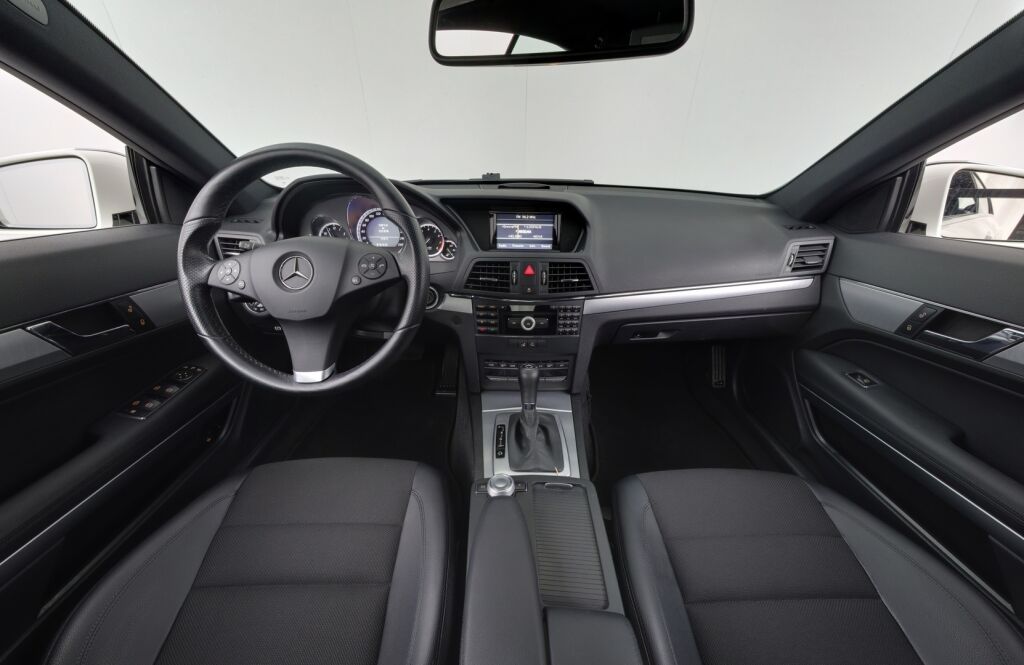 Mercedes-Benz E 2010 250 CGI BE Coupé A / Lohkolämmitin / Vakionopeudensäädin