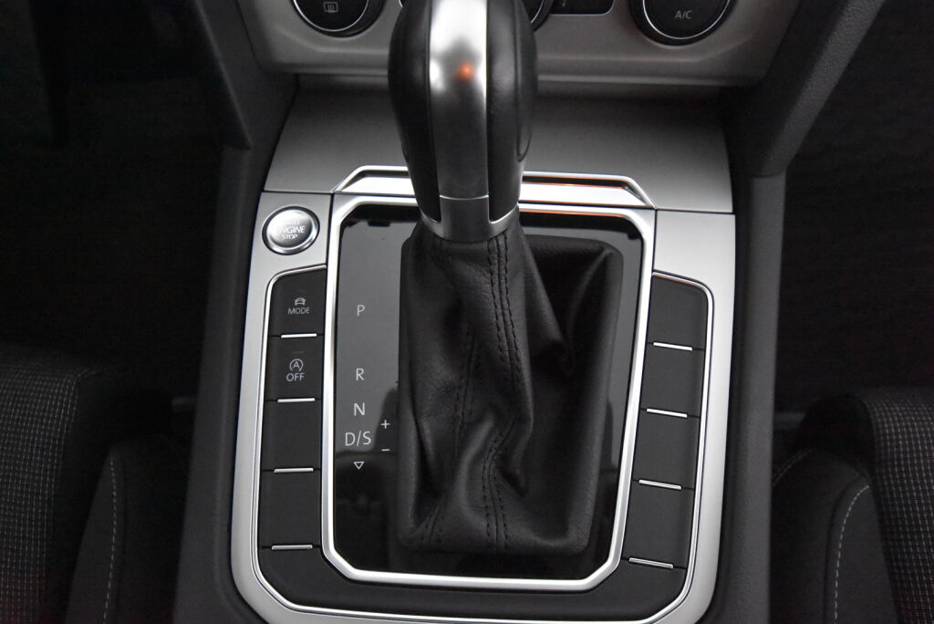 Volkswagen Passat 2019 Variant Comfortline 2,0 TDI SCR 110 kW (150 hv) DSG-automaatti / Webasto / Vetokoukku / ACC / Lohko+sisäpistoke / Navi