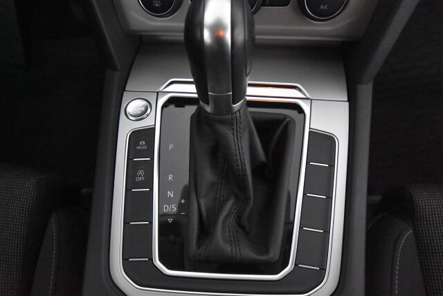 Volkswagen Passat 2019 Variant Comfortline 2,0 TDI SCR 110 kW (150 hv) DSG-automaatti / Webasto / Vetokoukku / ACC / Lohko+sisäpistoke / Navi