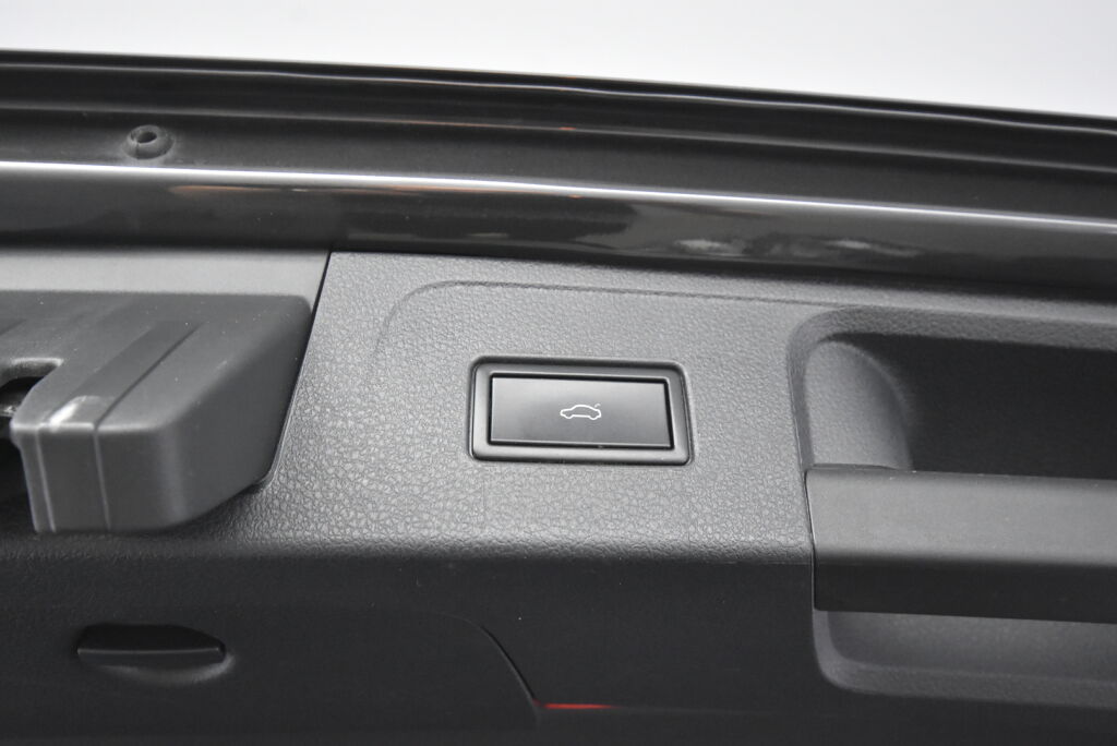 Volkswagen Passat 2019 Variant Comfortline 2,0 TDI SCR 110 kW (150 hv) DSG-automaatti / Webasto / Vetokoukku / ACC / Lohko+sisäpistoke / Navi