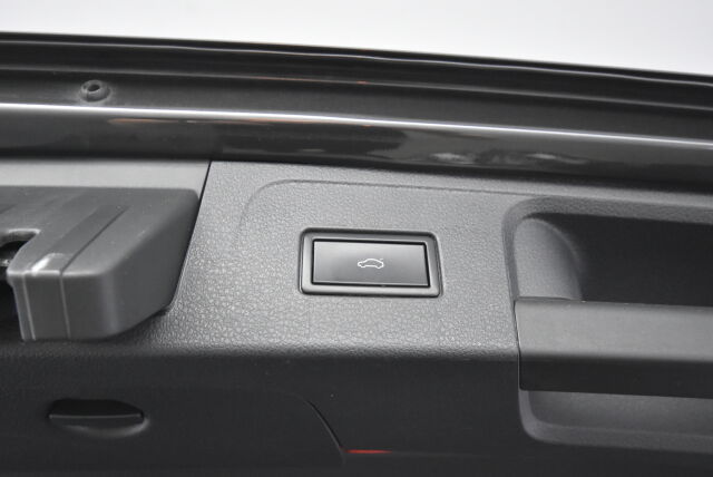Volkswagen Passat 2019 Variant Comfortline 2,0 TDI SCR 110 kW (150 hv) DSG-automaatti / Webasto / Vetokoukku / ACC / Lohko+sisäpistoke / Navi