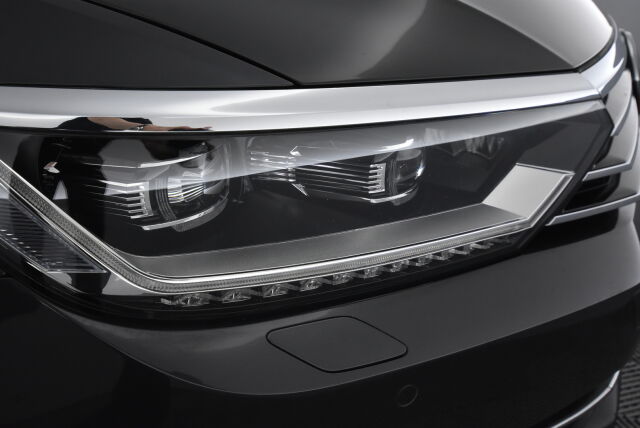 Volkswagen Passat 2019 Variant Comfortline 2,0 TDI SCR 110 kW (150 hv) DSG-automaatti / Webasto / Vetokoukku / ACC / Lohko+sisäpistoke / Navi
