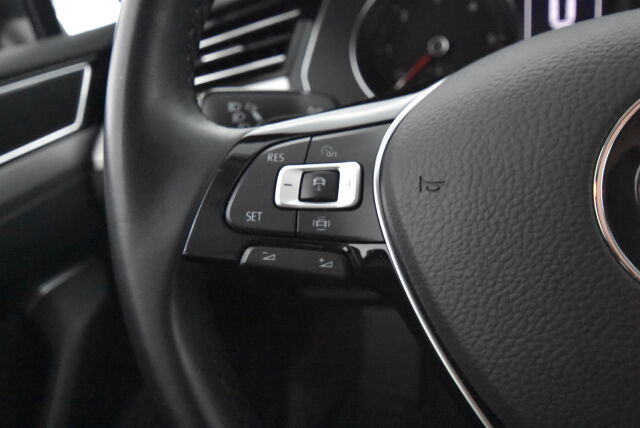 Volkswagen Passat 2019 Variant Comfortline 2,0 TDI SCR 110 kW (150 hv) DSG-automaatti / Webasto / Vetokoukku / ACC / Lohko+sisäpistoke / Navi