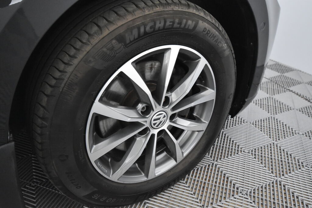 Volkswagen Passat 2019 Variant Comfortline 2,0 TDI SCR 110 kW (150 hv) DSG-automaatti / Webasto / Vetokoukku / ACC / Lohko+sisäpistoke / Navi