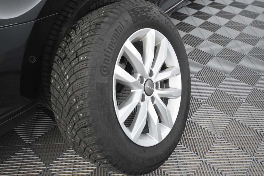 Volkswagen Passat 2019 Variant Comfortline 2,0 TDI SCR 110 kW (150 hv) DSG-automaatti / Webasto / Vetokoukku / ACC / Lohko+sisäpistoke / Navi