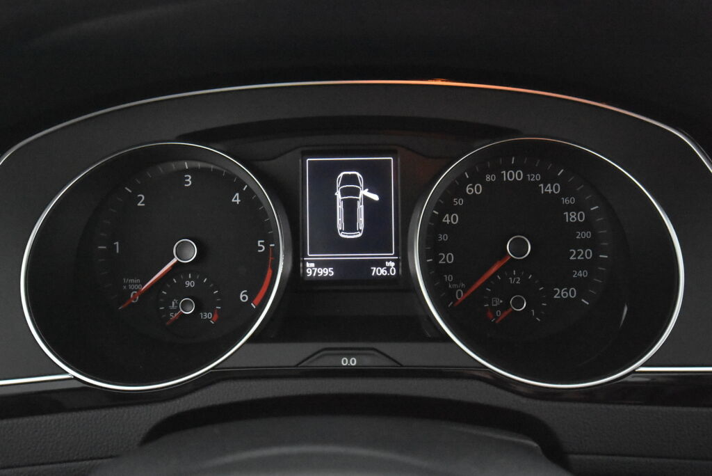 Volkswagen Passat 2019 Variant Comfortline 2,0 TDI SCR 110 kW (150 hv) DSG-automaatti / Webasto / Vetokoukku / ACC / Lohko+sisäpistoke / Navi