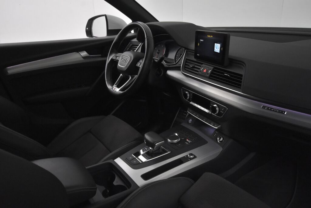 Audi Q5 2018 Business Sport 2,0 TDI 140 kW quattro S tronic S-Line / Webasto / Sähköpenkit / Vetokoukku / Suomiauto