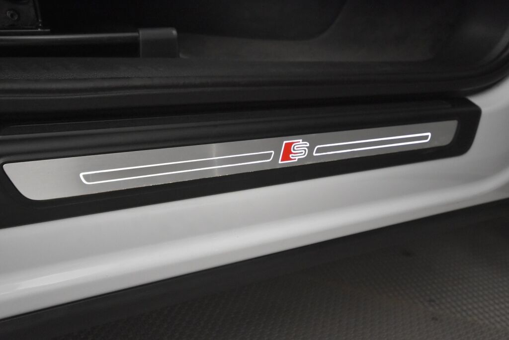 Audi Q5 2018 Business Sport 2,0 TDI 140 kW quattro S tronic S-Line / Webasto / Sähköpenkit / Vetokoukku / Suomiauto