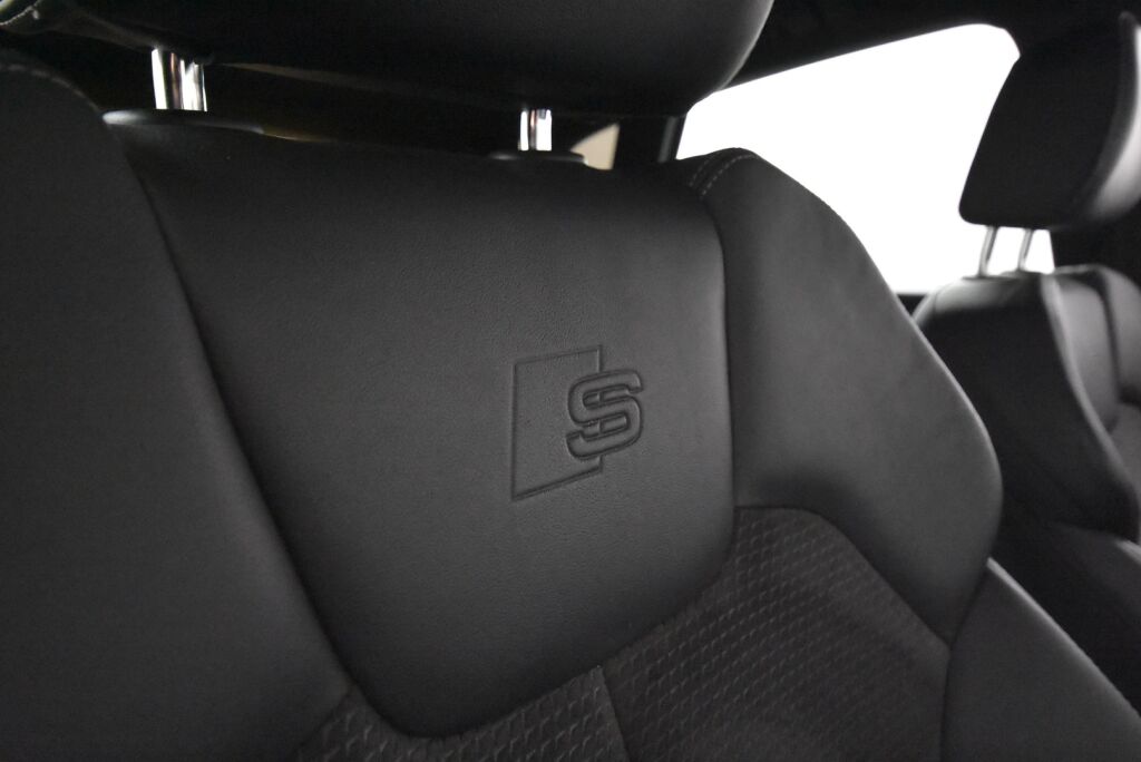 Audi Q5 2018 Business Sport 2,0 TDI 140 kW quattro S tronic S-Line / Webasto / Sähköpenkit / Vetokoukku / Suomiauto