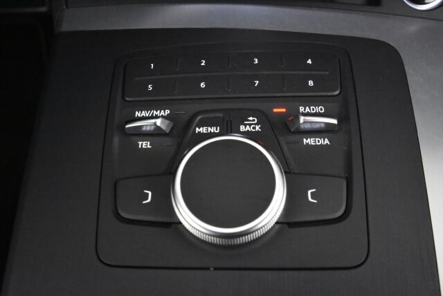 Audi Q5 2018 Business Sport 2,0 TDI 140 kW quattro S tronic S-Line / Webasto / Sähköpenkit / Vetokoukku / Suomiauto