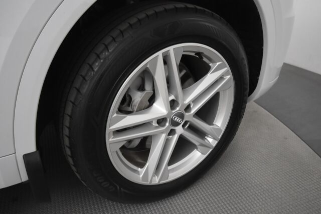 Audi Q5 2018 Business Sport 2,0 TDI 140 kW quattro S tronic S-Line / Webasto / Sähköpenkit / Vetokoukku / Suomiauto