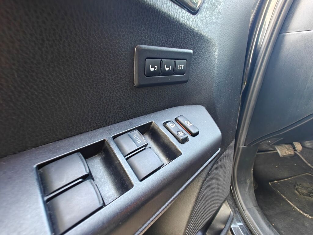 Toyota RAV4 2018 2,5 Hybrid AWD Premium / ACC / Bi-Led ajovalot / Nahkaverhoilu / Vetokoukku