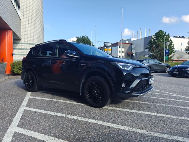 Toyota RAV4 2018 2,5 Hybrid AWD Premium / ACC / Bi-Led ajovalot / Nahkaverhoilu / Vetokoukku