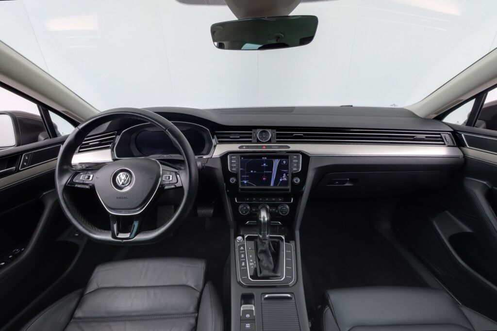Volkswagen Passat 2016 Variant Highline 2,0 TDI Biturbo 176 kW (240 hv) 4MOTION DSG / 360 kamera / Digimittaristo / Nahkasisusta / Vetokoukku / Lohkolämmitin