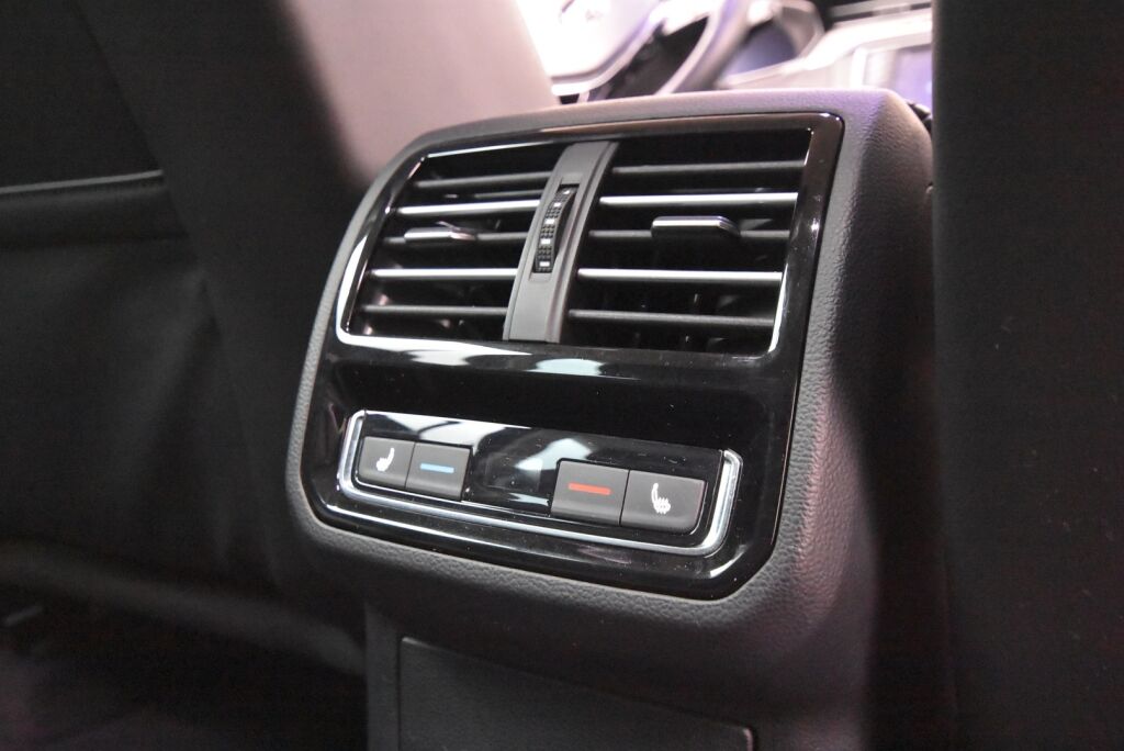 Volkswagen Passat 2016 Variant Highline 2,0 TDI Biturbo 176 kW (240 hv) 4MOTION DSG / 360 kamera / Digimittaristo / Nahkasisusta / Vetokoukku / Lohkolämmitin