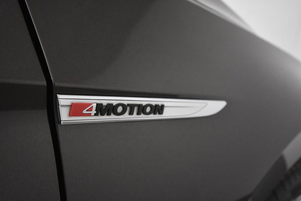 Volkswagen Passat 2016 Variant Highline 2,0 TDI Biturbo 176 kW (240 hv) 4MOTION DSG / 360 kamera / Digimittaristo / Nahkasisusta / Vetokoukku / Lohkolämmitin