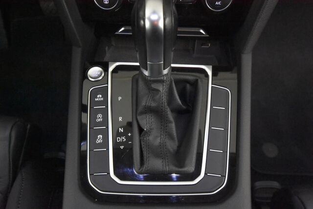 Volkswagen Passat 2016 Variant Highline 2,0 TDI Biturbo 176 kW (240 hv) 4MOTION DSG / 360 kamera / Digimittaristo / Nahkasisusta / Vetokoukku / Lohkolämmitin