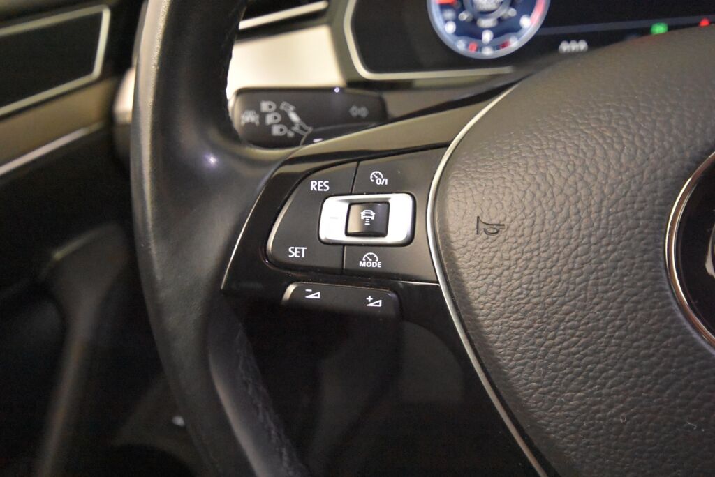 Volkswagen Passat 2016 Variant Highline 2,0 TDI Biturbo 176 kW (240 hv) 4MOTION DSG / 360 kamera / Digimittaristo / Nahkasisusta / Vetokoukku / Lohkolämmitin