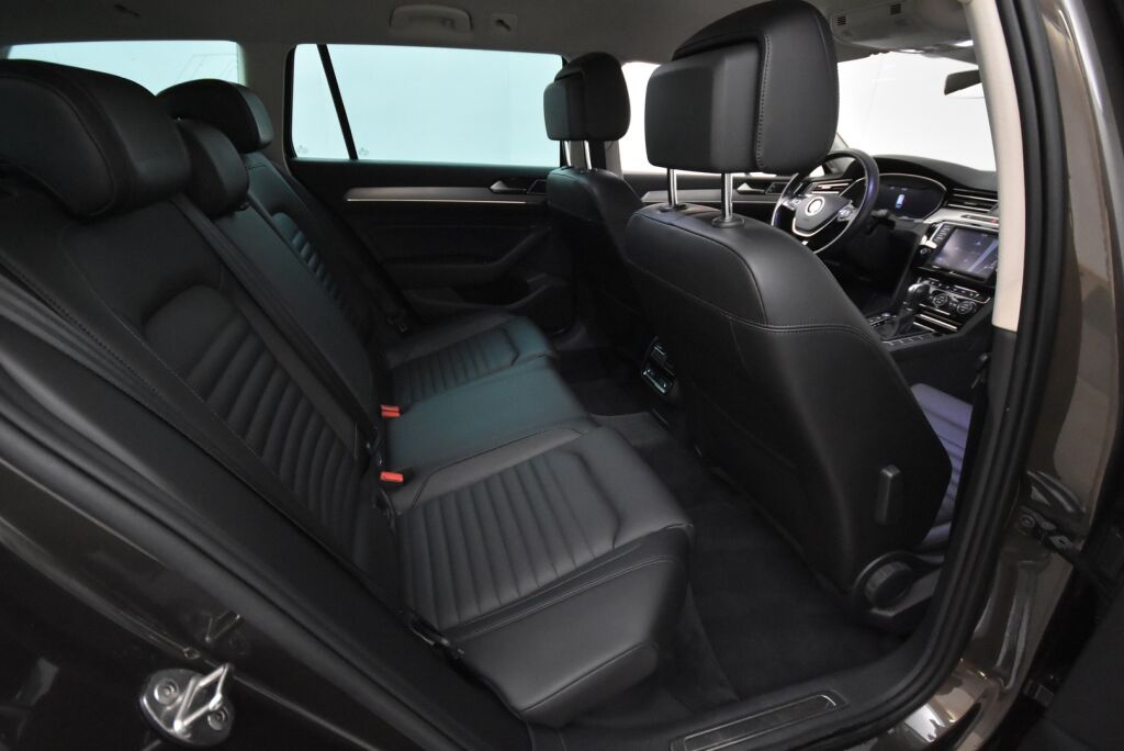 Volkswagen Passat 2016 Variant Highline 2,0 TDI Biturbo 176 kW (240 hv) 4MOTION DSG / 360 kamera / Digimittaristo / Nahkasisusta / Vetokoukku / Lohkolämmitin