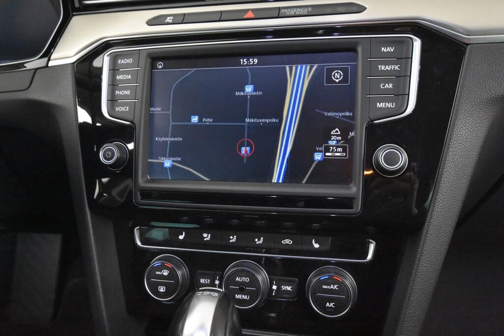 Volkswagen Passat 2016 Variant Highline 2,0 TDI Biturbo 176 kW (240 hv) 4MOTION DSG / 360 kamera / Digimittaristo / Nahkasisusta / Vetokoukku / Lohkolämmitin