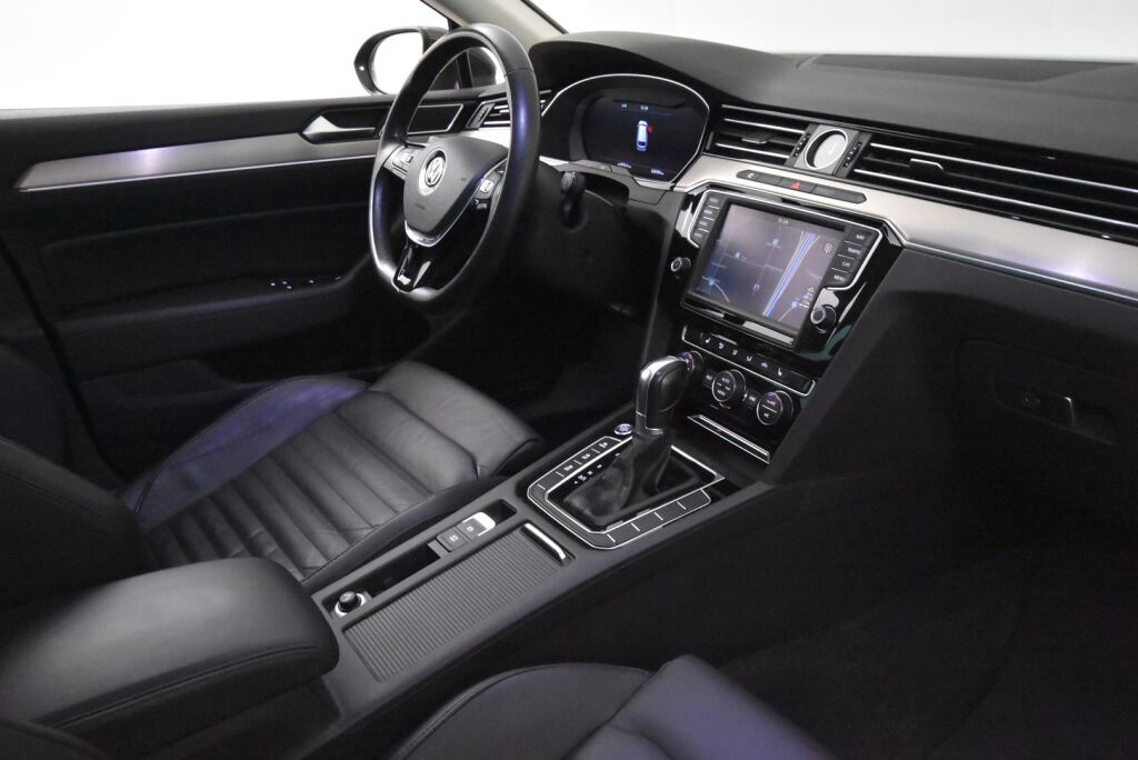 Volkswagen Passat 2016 Variant Highline 2,0 TDI Biturbo 176 kW (240 hv) 4MOTION DSG / 360 kamera / Digimittaristo / Nahkasisusta / Vetokoukku / Lohkolämmitin