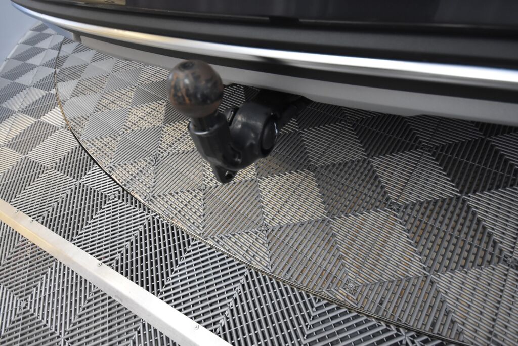 Audi Q5 2023 Business Advanced Launch Edition 40 TDI 150 kW MHEV quattro S tronic / Kamera / Webasto / Koukku / Acc / Matrix LED
