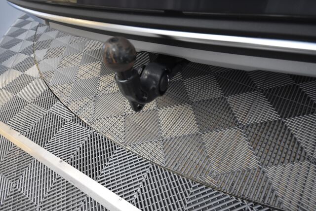 Audi Q5 2023 Business Advanced Launch Edition 40 TDI 150 kW MHEV quattro S tronic / Kamera / Webasto / Koukku / Acc / Matrix LED