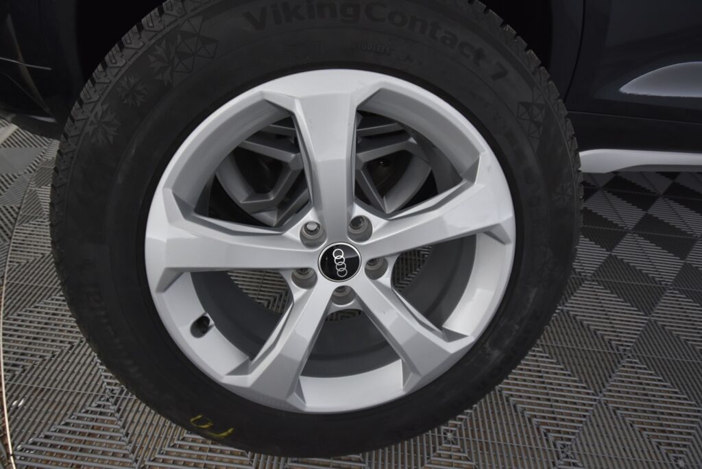 Audi Q5 2023 Business Advanced Launch Edition 40 TDI 150 kW MHEV quattro S tronic / Kamera / Webasto / Koukku / Acc / Matrix LED