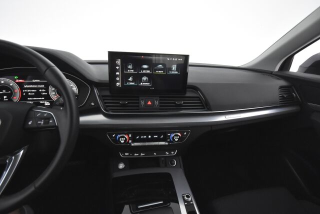 Audi Q5 2023 Business Advanced Launch Edition 40 TDI 150 kW MHEV quattro S tronic / Kamera / Webasto / Koukku / Acc / Matrix LED