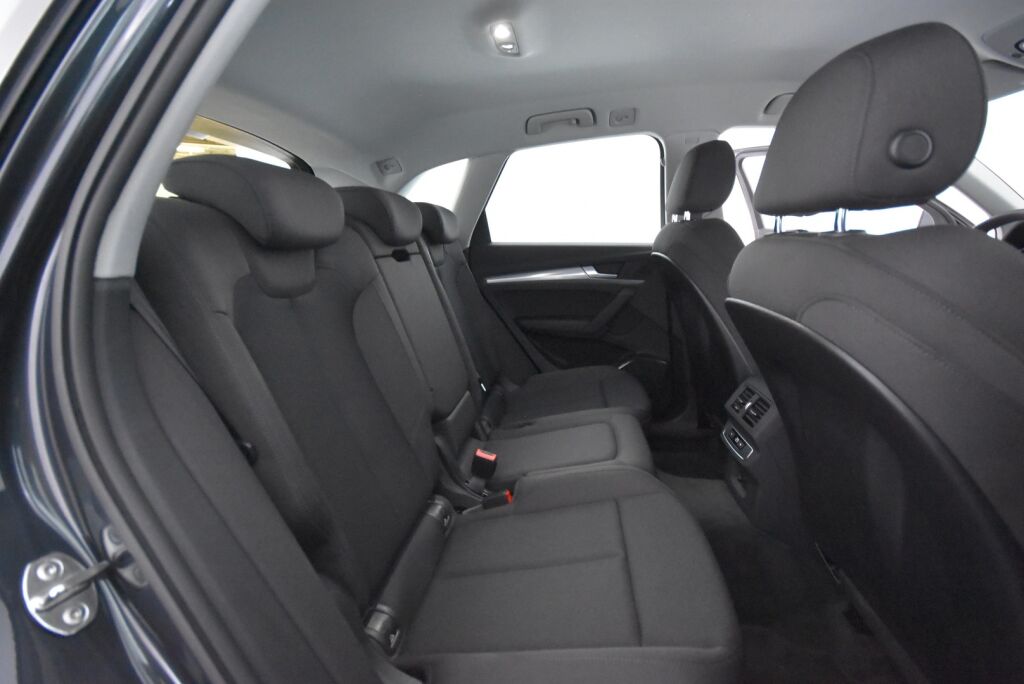 Audi Q5 2023 Business Advanced Launch Edition 40 TDI 150 kW MHEV quattro S tronic / Kamera / Webasto / Koukku / Acc / Matrix LED