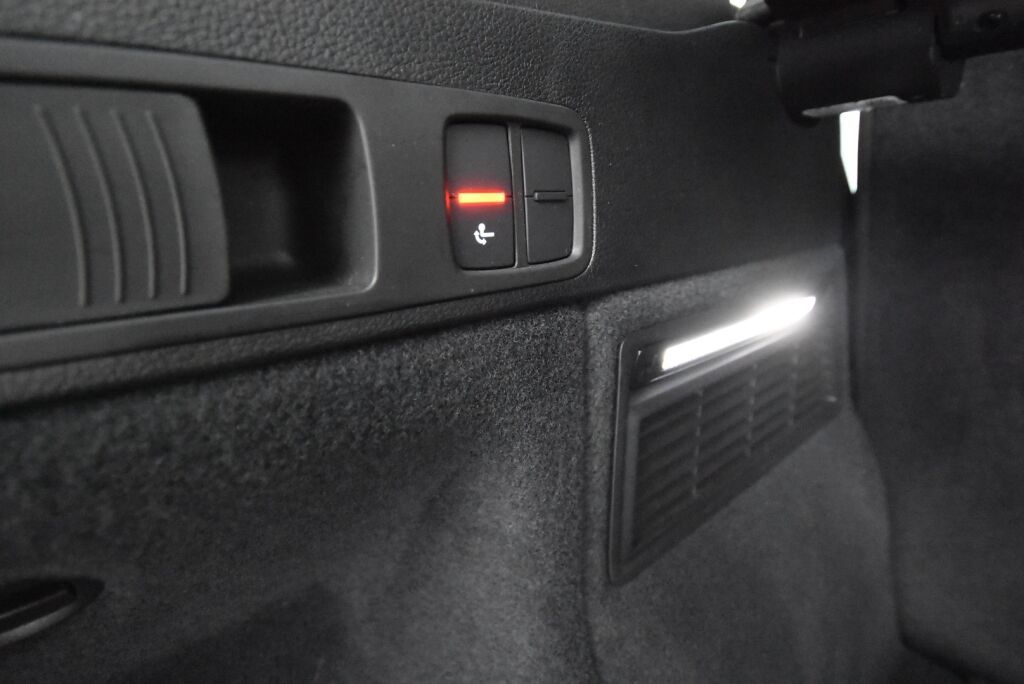 Audi Q5 2023 Business Advanced Launch Edition 40 TDI 150 kW MHEV quattro S tronic / Kamera / Webasto / Koukku / Acc / Matrix LED