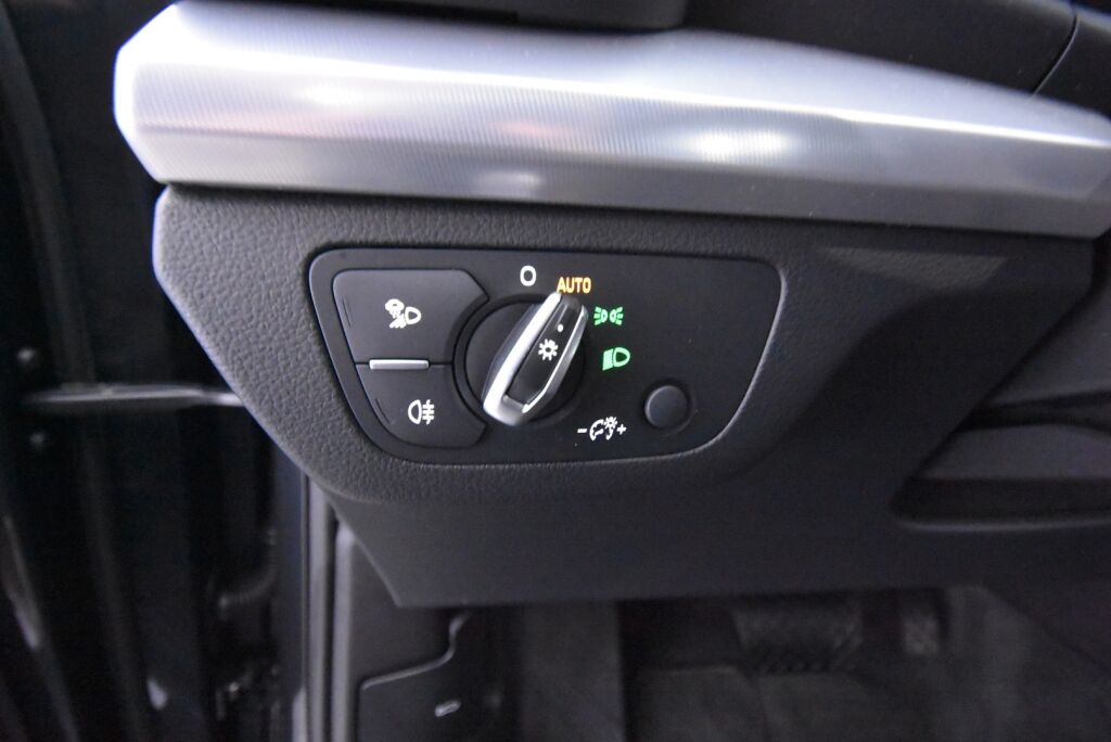 Audi Q5 2023 Business Advanced Launch Edition 40 TDI 150 kW MHEV quattro S tronic / Kamera / Webasto / Koukku / Acc / Matrix LED