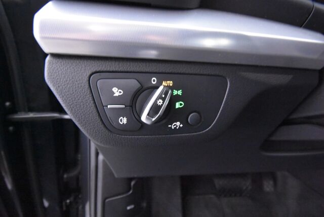 Audi Q5 2023 Business Advanced Launch Edition 40 TDI 150 kW MHEV quattro S tronic / Kamera / Webasto / Koukku / Acc / Matrix LED
