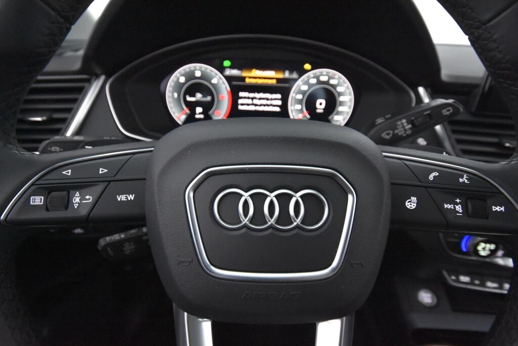 Audi Q5 2023 Business Advanced Launch Edition 40 TDI 150 kW MHEV quattro S tronic / Kamera / Webasto / Koukku / Acc / Matrix LED